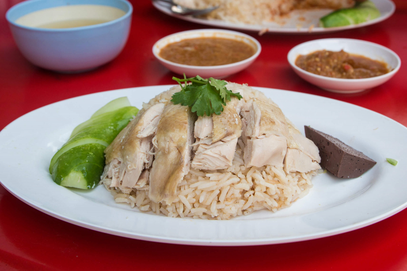 Hainanese chicken with rice (Khao Mai Gai)
