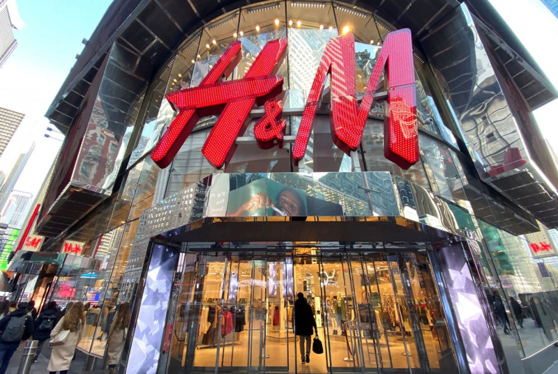 H&M fashion store