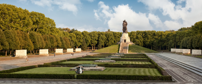 Soviet War Memorial in the Treptower Park - Visit Berlin