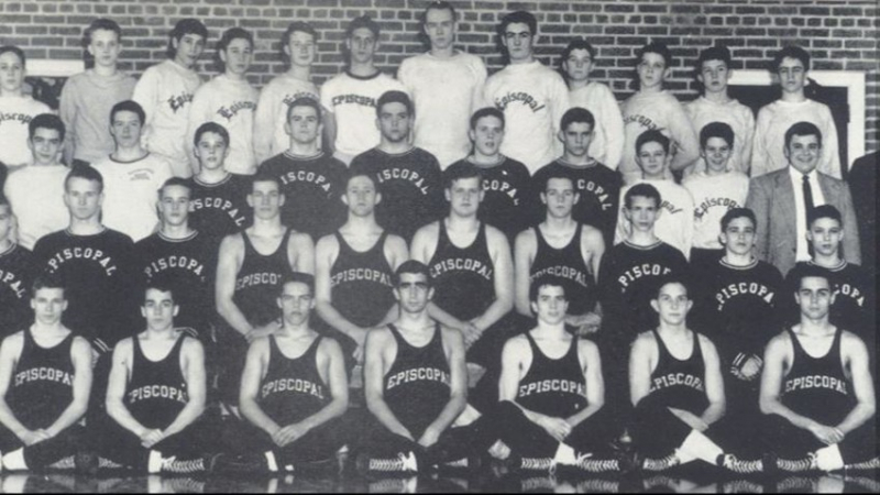 Photo: John McCain (front row, third from right) on the Episcopal High School wrestling team in Alexandria, Virginia (USA) in 1954. - plo