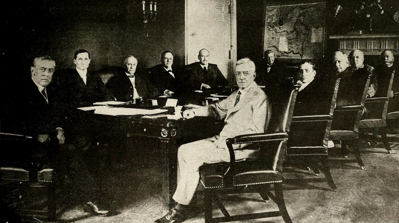 Woodrow Wilson and his cabinet - en.wikipedia.org