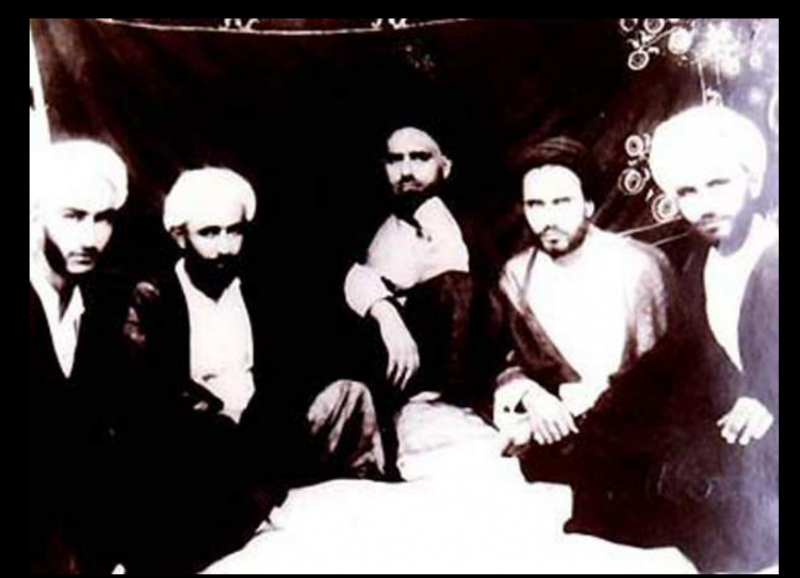 Khomeini as a student with his friends (second from right) - Photo: wikiwand.com