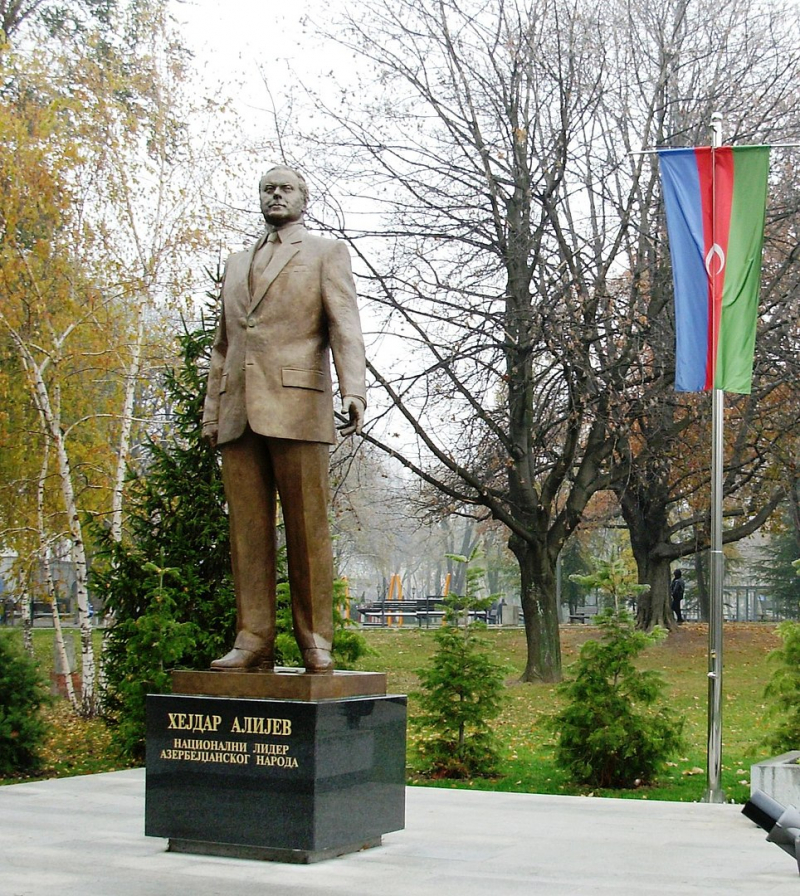 Aliyev's statue in Belgrade -en.wikipedia.org