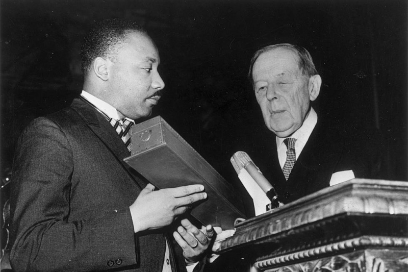 Martin Luther King Jr. with the Nobel Prize - Photo: loudwire.com