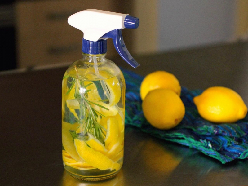 Homemade moisture-proof bottle
