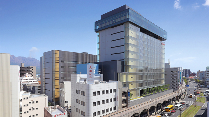 Kagoshima Bank Head Office Building and Annex Building. Photo: ishimoto.co.jp