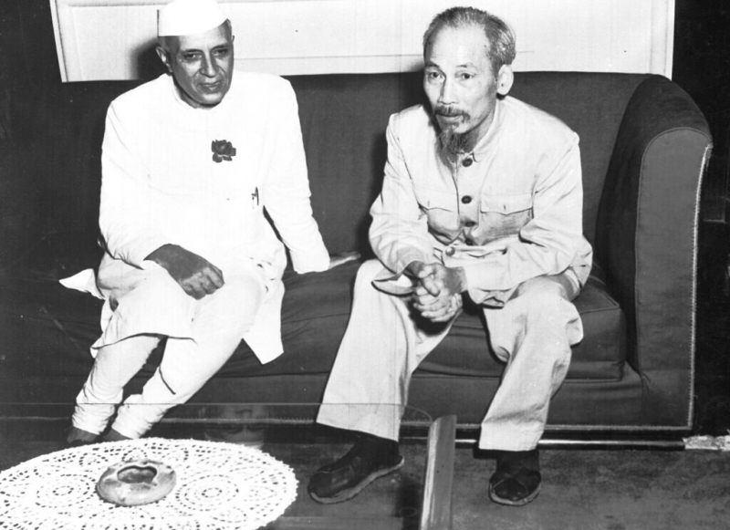 Indian Premier Jawaharlal Nehru, left, confers with Vietminh President Ho Chi Minh at Ho's official residence in Hanoi, Vietnam, Oct. 18, 1954.  Photo on Flickr