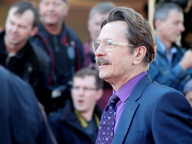 Photo on Wiki: https://commons.wikimedia.org/wiki/File:Gary_Oldman_at_the_London_premiere_of_Tinker_Tailor_Soldier_Spy_%285%29.png