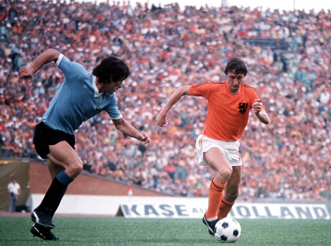 Johan Cruyff at the 1974 World Cup when the Netherlands lost to Germany - Bongda