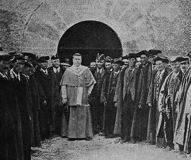 Juan Benlloch with members of Andorra parliament in 1907 - Photo: commons.wikimedia.org