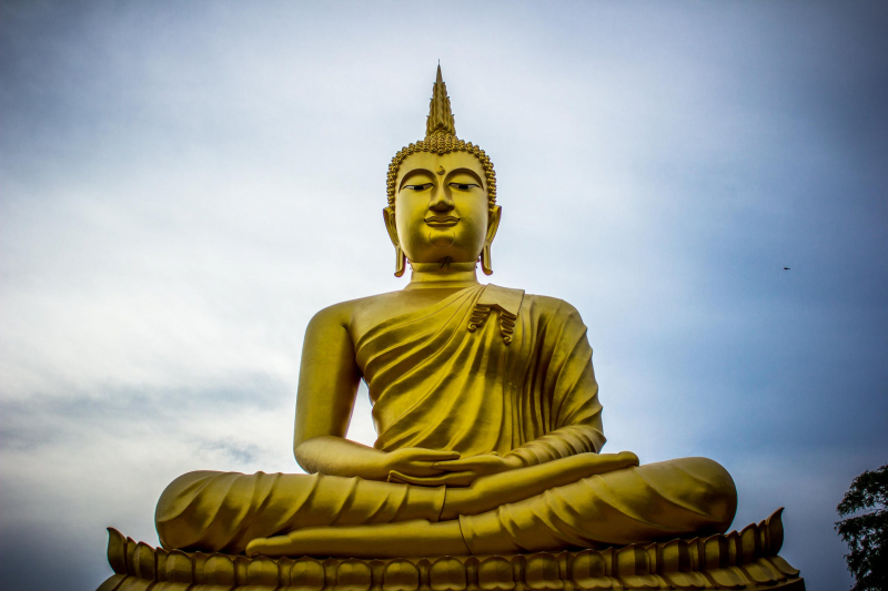 Photo by Suraphat Nuea-on on Pexels: https://www.pexels.com/vi-vn/anh/nh-c-a-golden-gautama-buddha-937465/