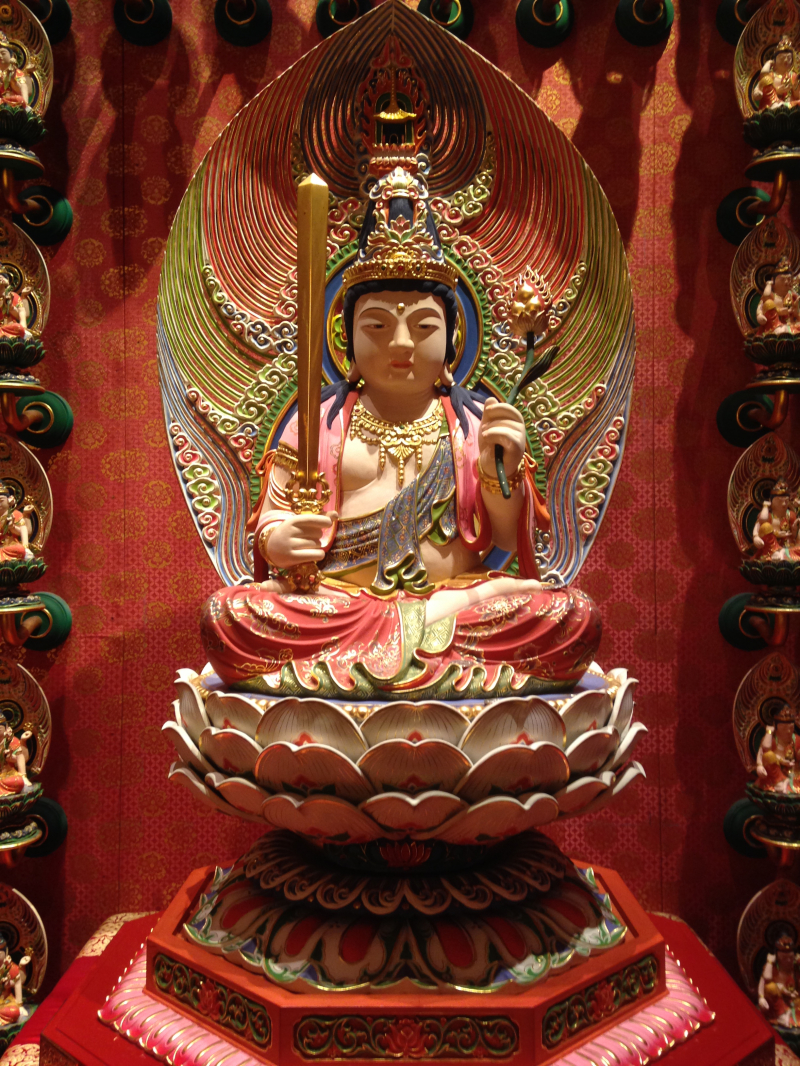 Photo on Wikimedia Commons (https://upload.wikimedia.org/wikipedia/commons/8/8b/Akasagarbha_at_Buddha_Tooth_Relic_Temple_and_Museum.JPG)