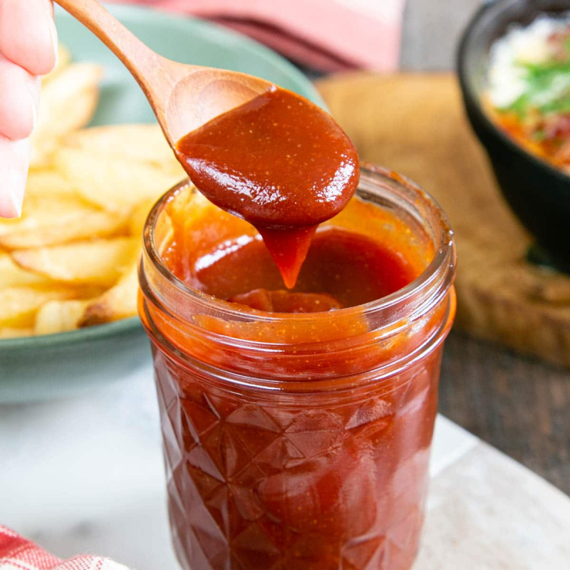 Ketchup, barbecue sauce, and other condiments