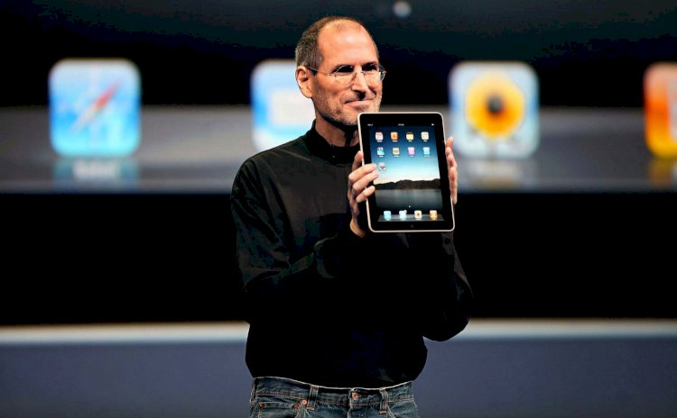 Photo: Steve Jobs introduced the first generation iPad