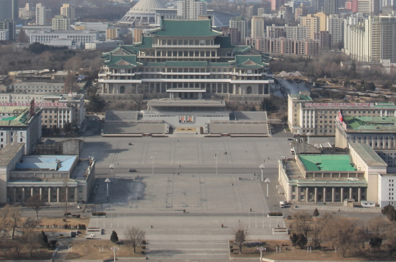 en.wikipedia.org/wiki/Kim_Il-sung_Square