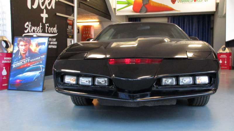 Photo of https://commons.wikimedia.org/wiki/File:KITT_%28Knight_Industries_Two_Thousand%29_02.png