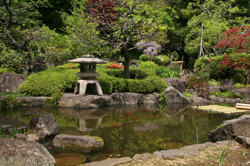 Screenshot of https://commons.wikimedia.org/wiki/File:Hasedera_temple_in_Kamakura_%282575936621%29.jpg