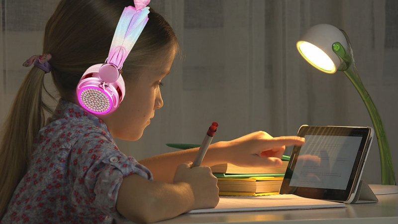 Screenshot of https://www.amazon.com/Wireless-Headphones-Children-Bluetooth-Microphone/dp/B09795TXX1