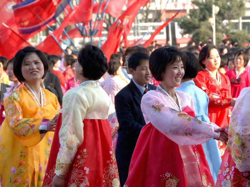 Koreans wear traditional clothes - Hanbok