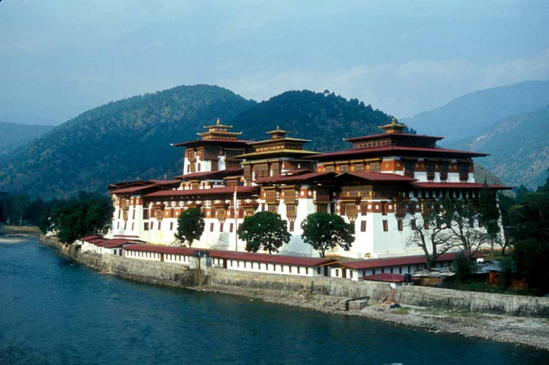 Screenshot of https://commons.wikimedia.org/wiki/File:Punakha_Dzong.jpg