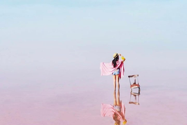 Photo: https://colorfulsisters.com/2020/10/25/pink-lake-turkeys-amazing-salt-lake-tuz-golu/