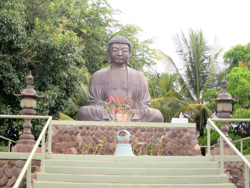 Photo of https://commons.wikimedia.org/wiki/File:The_Great_Amida_Buddha,_Lahaina_Jodo_Mission.JPG