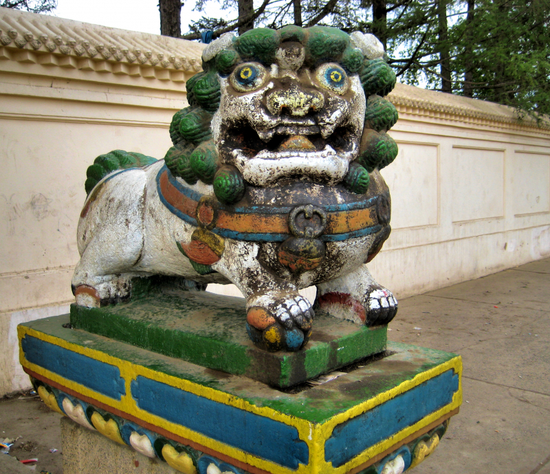 Photo by https://commons.wikimedia.org/wiki/File:Buddhist_lion_%282541312276%29.jpg