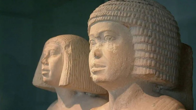 Formal wigs worn by an Egyptian couple of 5th dynasty, circa 24th century BC. - realmofhistory.com