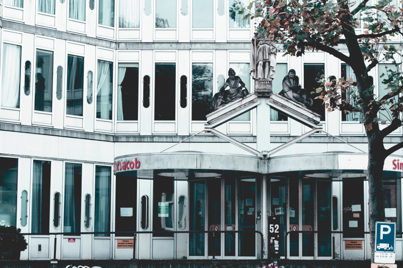 Photo by Eduardo  Cano Photo Co.: https://www.pexels.com/photo/the-entrance-of-the-amstelring-new-sint-jacob-building-5316921/
