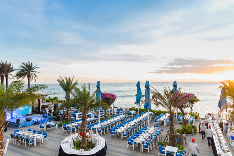 Romantic sunset view of Marina Club restaurant