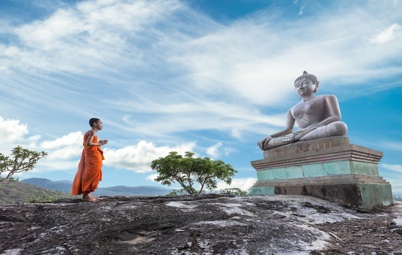 Photo on Pixabay (https://pixabay.com/photos/monk-buddha-statue-sculpture-1782432/)