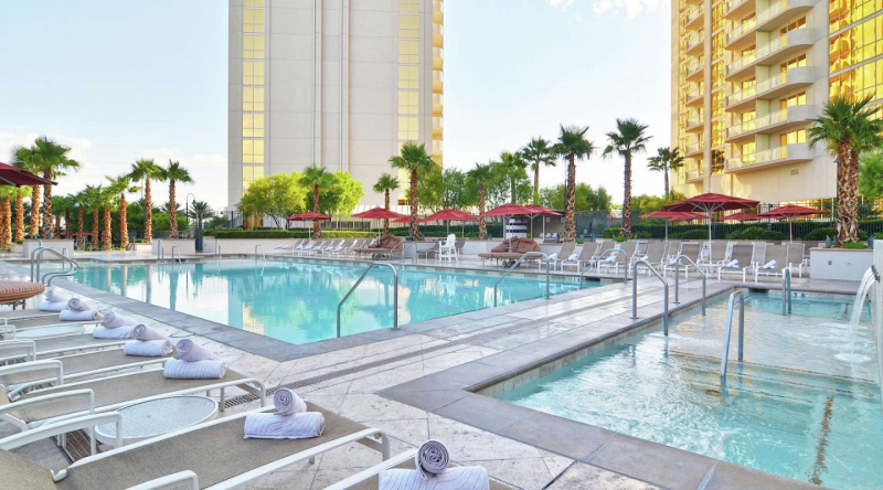 Private Pools and Cabanas. Photo: MGM Grand Las Vegas And The Signature