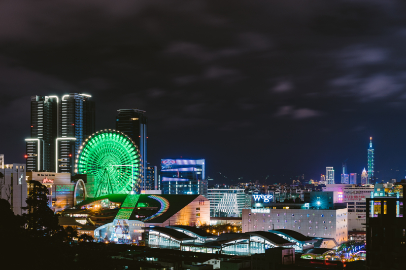 Photo on Wikimedia Commons (https://commons.wikimedia.org/wiki/File:Skyline_of_Taipei_from_Miramar_Entertainment_Park.jpg)