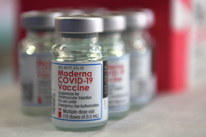 Moderna COVID-19 Vaccine (mRNA-1273) (photo:https://en.wikipedia.org/)