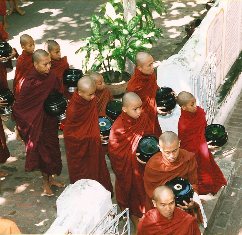 Photo on Wikimedia Commons (https://commons.wikimedia.org/wiki/File:Mahagandhayon_Monastic_Institution,_Amarapura,_Myanmar.jpg)
