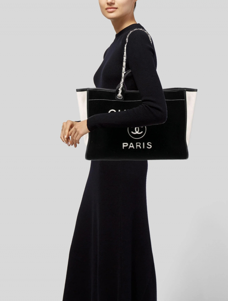 Screenshot of https://www.therealreal.com/products/women/handbags/totes/chanel-wool-felt-large-deauville-tote-dj6fy