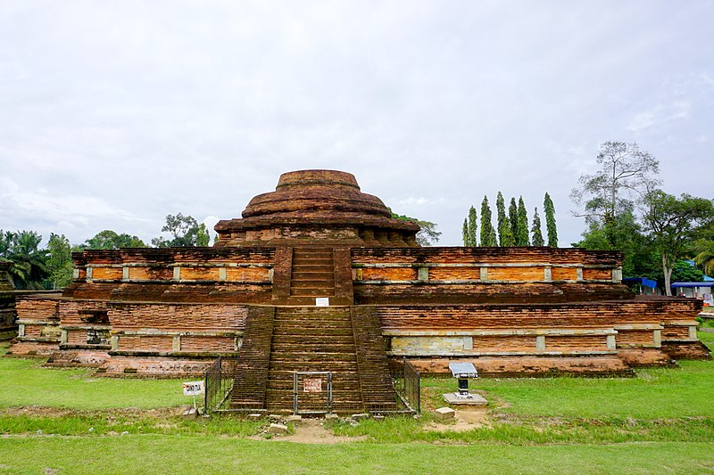 Photo by https://commons.wikimedia.org/wiki/File:007_Candi_Tua_from_East,_Main_Entrance_%2838244913275%29.jpg