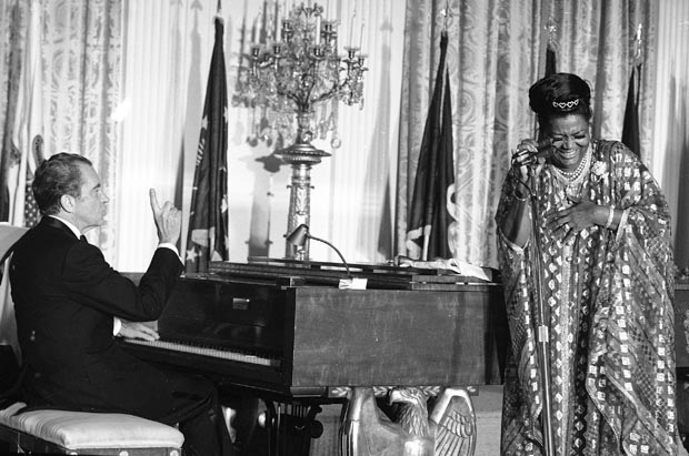 Photo: Richard Nixon plays piano for blues great Pearl Bailey - dallasnews