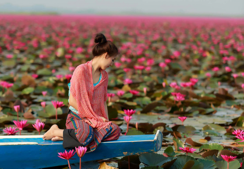 Photo: https://www.mybestplace.com/en/article/nong-han-kumphawapi-the-lake-covered-with-lotus-flowers