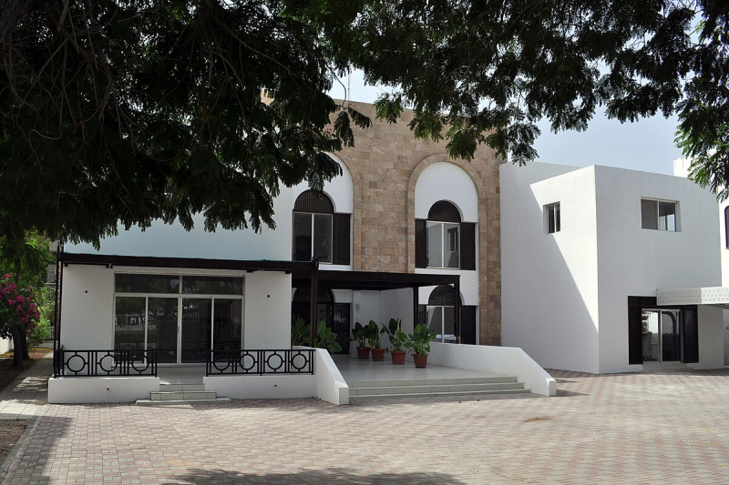 Photo by https://commons.wikimedia.org/wiki/File:OURPLANET_International_School_Muscat_front_entrance.jpg