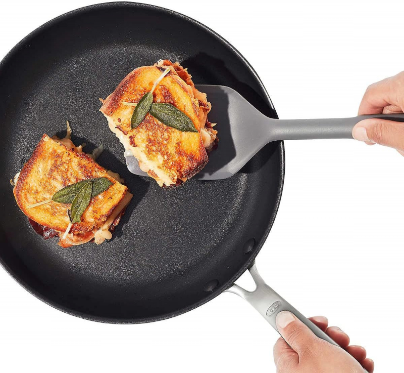 Photo on https://www.amazon.com/OXO-Cookware-SoftWorks-Non-Stick-Coating/dp/B096SFQMYJ