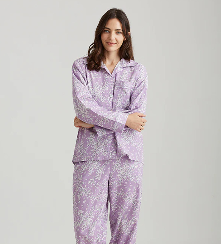 Photo on Papinelle (https://www.papinelle.com/collections/womens-pyjamas/products/cheri-blossom-full-length)