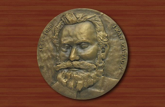 Nobel prize medicine bronze medal in 1904 - Photo: worthpoint.com