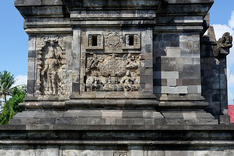 Photo by https://commons.wikimedia.org/wiki/File:Reliefs,_Candi_Pawon,_Central_Java,_20220817_0936_8654.jpg