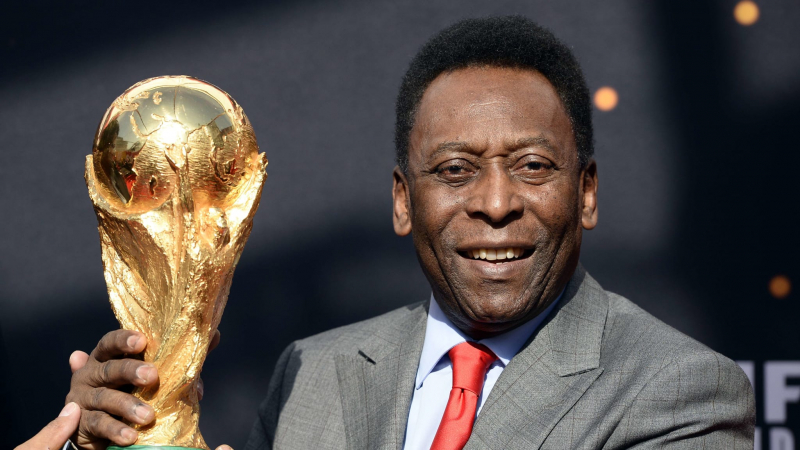 Discovered at a very young age, Pelé started playing for Santos Futebol Clube at the age of 15, entered the national team at 16 and won his first World Cup at the age of 17 - Bangsport