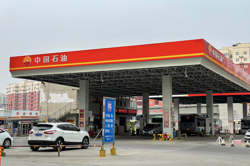 Photo on Wikimedia Commons (https://upload.wikimedia.org/wikipedia/commons/a/a6/20220218_PetroChina_Chenzhai_petrol_station.jpg)