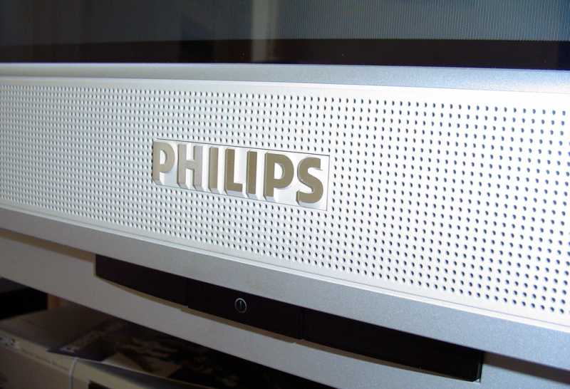 Photo  on Wikimedia Commons (https://commons.wikimedia.org/wiki/File:Philips-logo_on_widescreen.jpg)