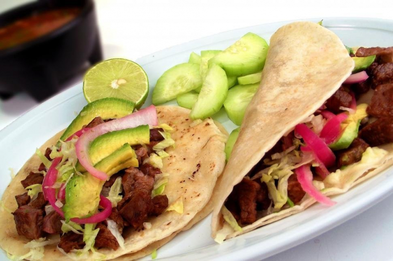Screenshot of https://freerangestock.com/photos/151591/a-plate-of-tacos-with-vegetables-and-meat.html