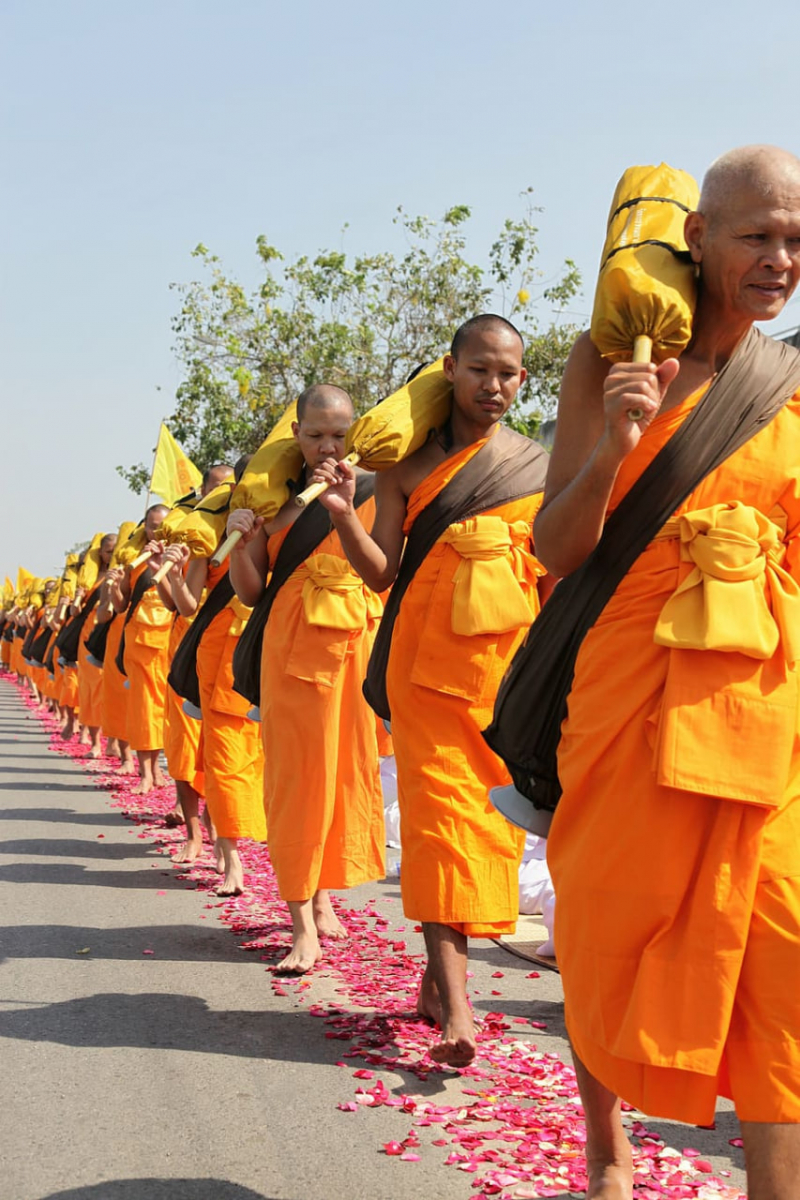 Photo on HD wallpaper (https://www.wallpaperflare.com/buddhists-monks-buddhism-walk-orange-robes-thai-wat-wallpaper-apbxz)