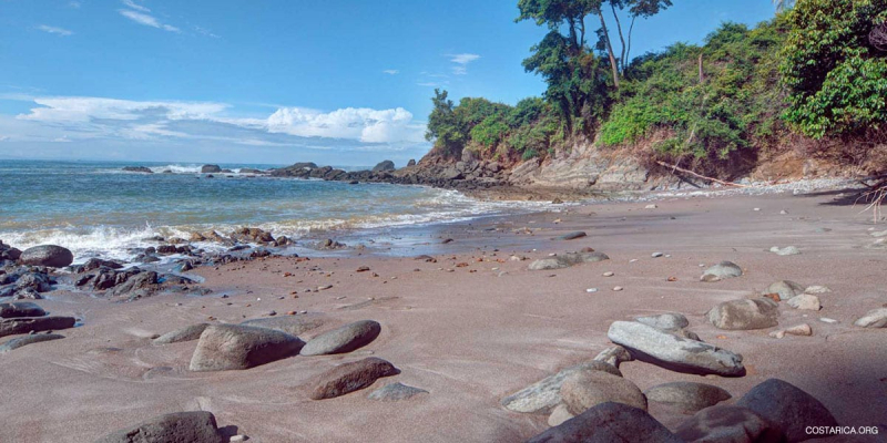 https://costarica.org/beaches/central-pacific/dominical/